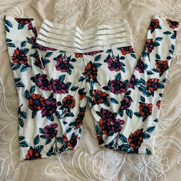 Floral Cute Booty Lounge Scrunch Butt Leggings - Picture 5 of 9